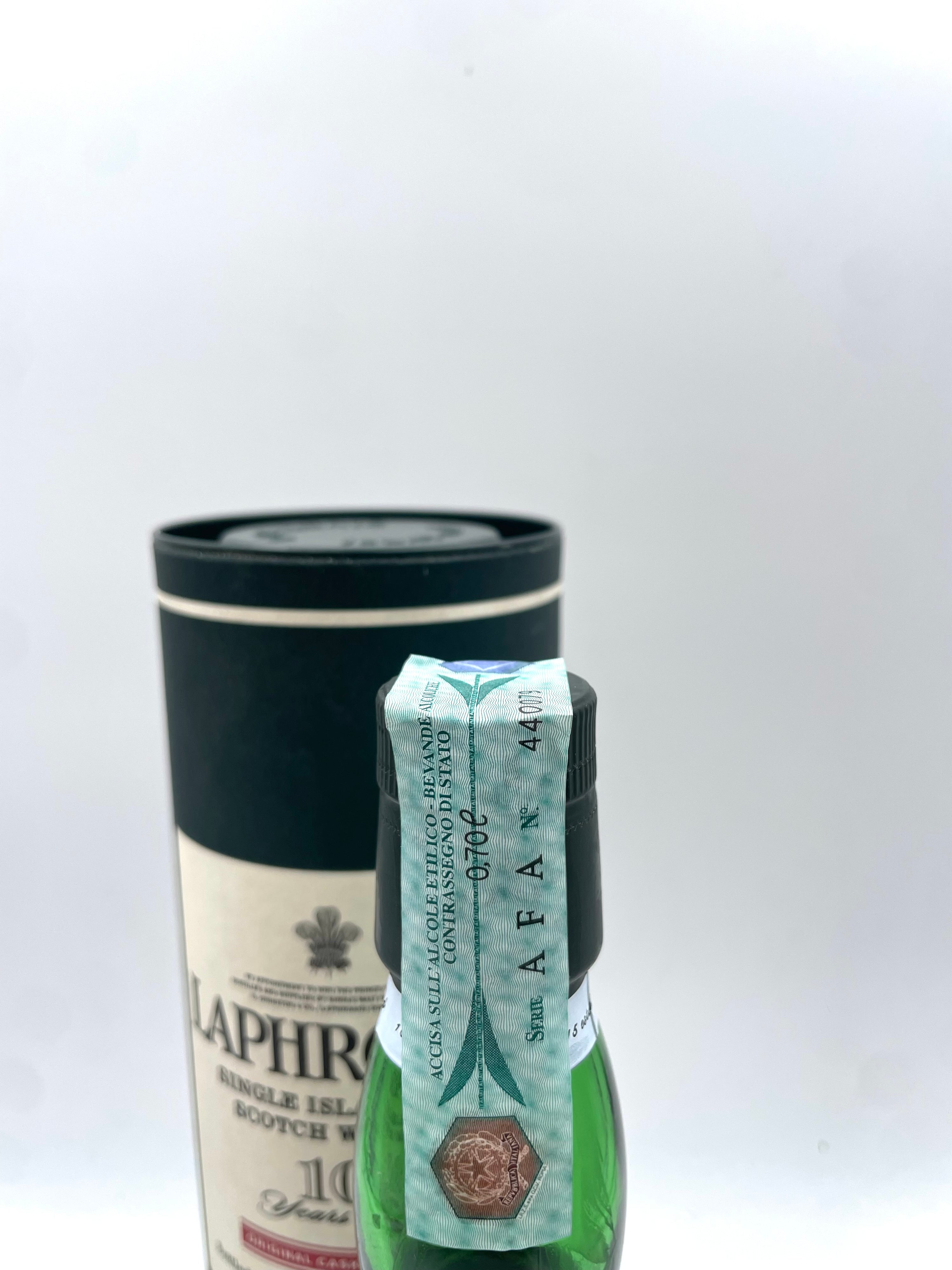 Laphroaig - 10 YO Original Cask Strength Single Islay Malt Scotch Whisky - Anni '00s